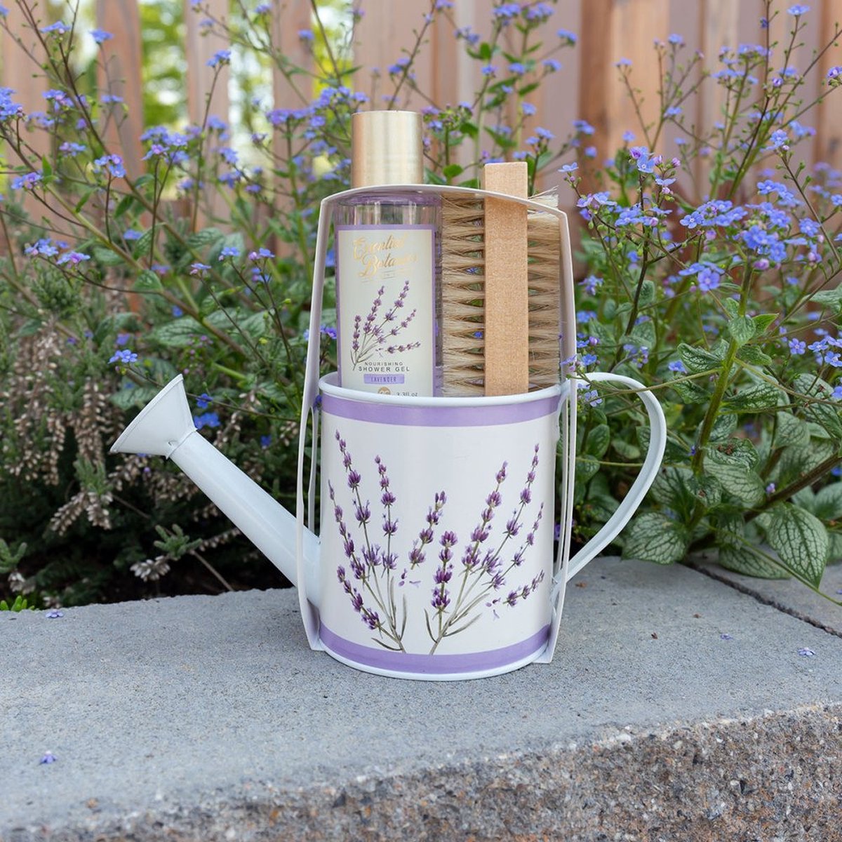 Goedkoopste Douchegel - Bad set Essential Botanics - lavendelgeur - Douchegel en Borsteltje cadeau in Tuingieter - Cadeau vrouw - Cadeau