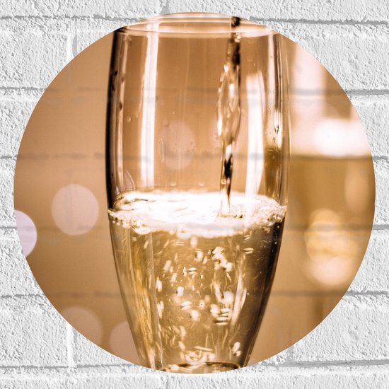 Muursticker Cirkel - Champagne - Drank - Glas - Inschenken - Drinken - Bubbels - 40x40 cm Foto op Muursticker
