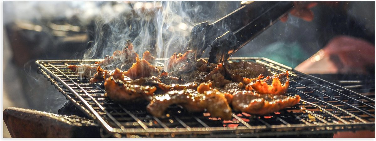 Poster Glanzend – Barbecue - Kool - Rook - Tang - Vlees - Bakken - Eten - Buiten - 90x30 c
