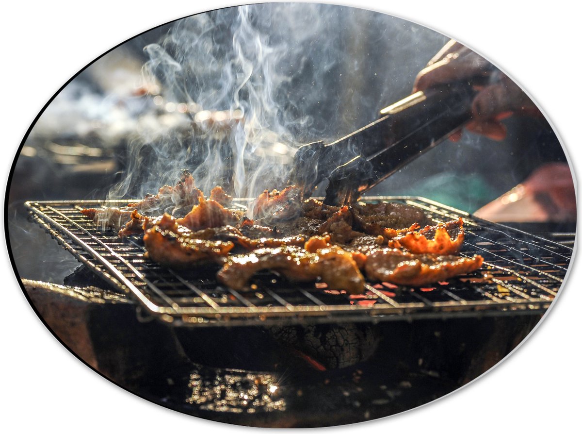 Dibond Ovaal - Barbecue - Kool - Rook - Tang - Vlees - Bakken - Eten - Buiten - 40x30 cm F