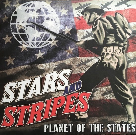 Un soldat casqué tenant un fusil se tient devant un drapeau américain avec un globe terrestre. Le texte "STARS AND STRIPES PLANET OF THE STATES" est inscrit en gros caractères.