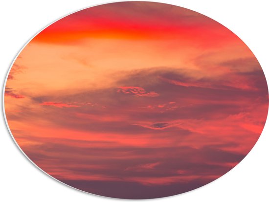 PVC Schuimplaat Ovaal - Rode Gloed over de Wolken in de Lucht - 56x42 cm Foto op Ovaal (Met Ophangsysteem)