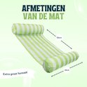 Lichtgroene en witte gestreepte waterhangmat met afmetingen 126cm x 66cm.