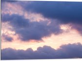 Dibond - Wolken met Roze Lucht - 80x60 cm Foto op Aluminium (Met Ophangsysteem)