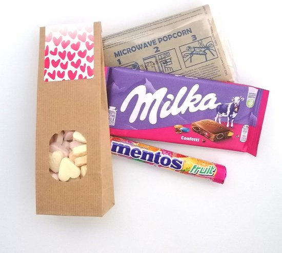 Kus door de brievenbus - brievenbuscadeau - Milka confetti chocolade - Popcorn - Mentos - Hartjes - Lief cadeau - Lekker & Zoet