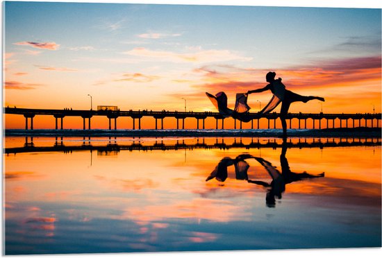 Acrylglas - Persoon - Water - Dansen - Brug - Lucht - 90x60 cm Foto op Acrylglas (Wanddecoratie op Acrylaat)