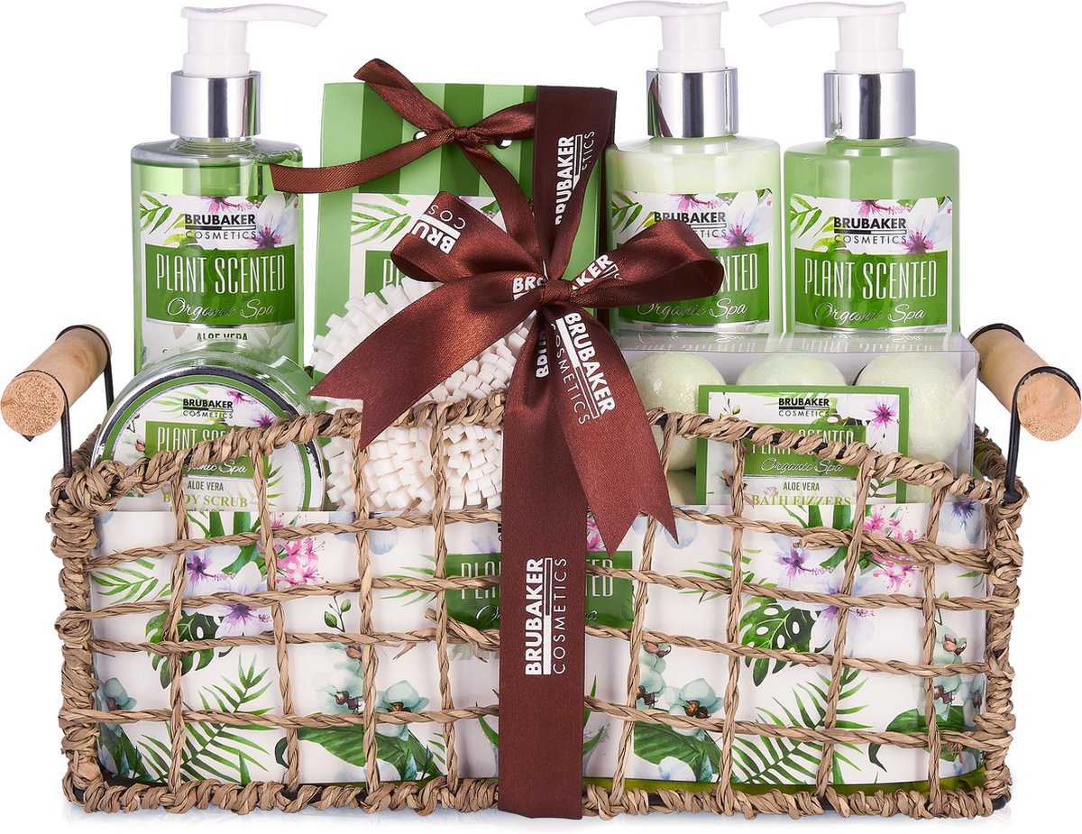 Goedkoopste BRUBAKER Beautyset Bad- en Doucheset Aloe Vera - Cadeautip Vrouw - Cadeau Idee - 13-delige Cadeauset in Decoratieve Mand