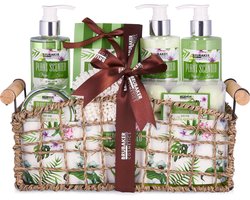 BRUBAKER Beautyset Bad- en Doucheset Aloe Vera - Cadeautip Vrouw - Cadeau Idee - 13-delige Cadeauset in Decoratieve Mand - Cadeau - Bodylotion - douchegel