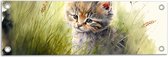 Tuinposter – Tekening van Bruinharige Kitten tussen de Hoge Grassprieten - 60x20 cm Foto op Tuinposter (wanddecoratie voor buiten en binnen)