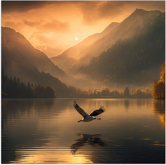 Poster Glanzend – Vogel Vliegend boven Wateroppervlak in Dal van Bergen - 100x100 cm Foto op Posterpapier met Glanzende Afwerking