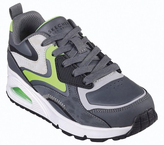 Grijze sneaker met neon groene en lichtgrijze accenten, witte zool en 'SKECHERS LOS ANGELES' op de tong.