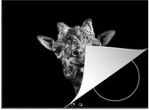 KitchenYeah® Inductie beschermer 59x52 cm - Giraffe tegen zwarte achtergrond in zwart-wit - Kookplaataccessoires - Afdekplaat voor kookplaat - Inductiebeschermer - Inductiemat - Inductieplaat mat