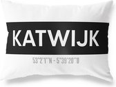 Tuinkussen KATWIJK - ZUID-HOLLAND met coördinaten - Buitenkussen - Bootkussen - Weerbestendig - Jouw Plaats - Studio216 - Modern - Zwart-Wit - 50x30cm