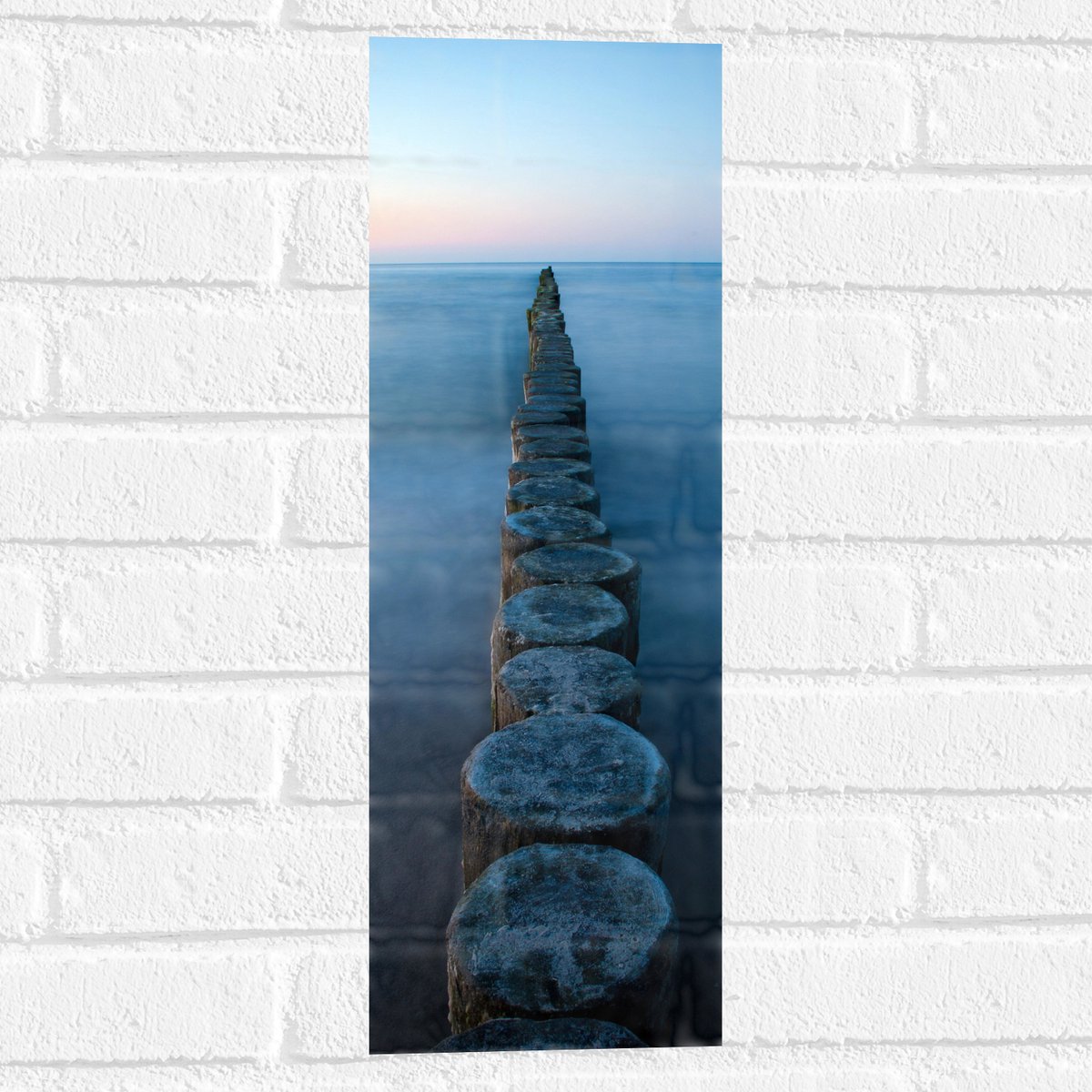 Muursticker - Strand - Zand - Zee - Palen - Hout - 20x60 cm Foto op Muursticker