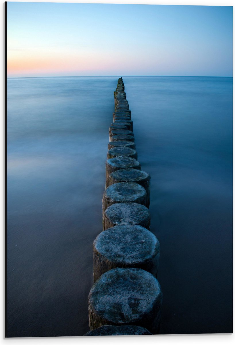 Dibond - Strand - Zand - Zee - Palen - Hout - 40x60 cm Foto op Aluminium (Wanddecoratie va