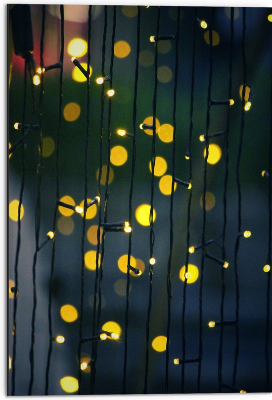 Dibond - Gele Lichtvlekjes aan Zwart Lichtgordijn - 50x75 cm Foto op Aluminium (Wanddecoratie van metaal)