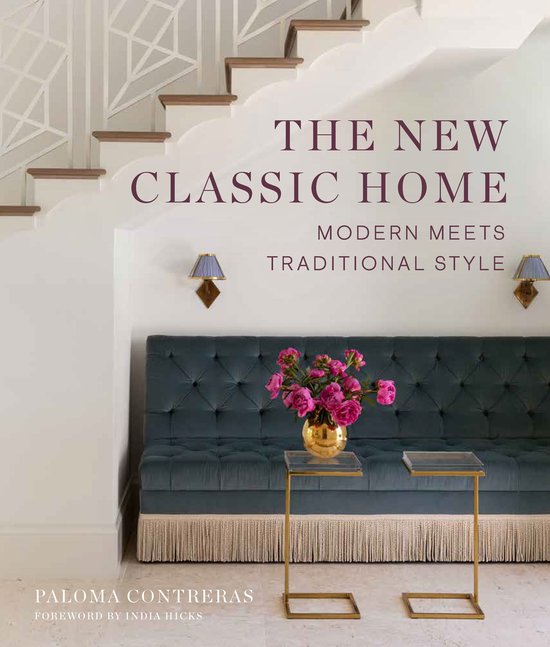 Boek 'The New Classic Home': Modern ontmoet traditionele stijl, met een groene bank en bloemen.