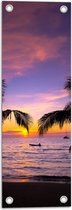 Tuinposter – Silhouet van Palmbomen Hangend boven het Strand op Zomerse Avond - 20x60 cm Foto op Tuinposter (wanddecoratie voor buiten en binnen)