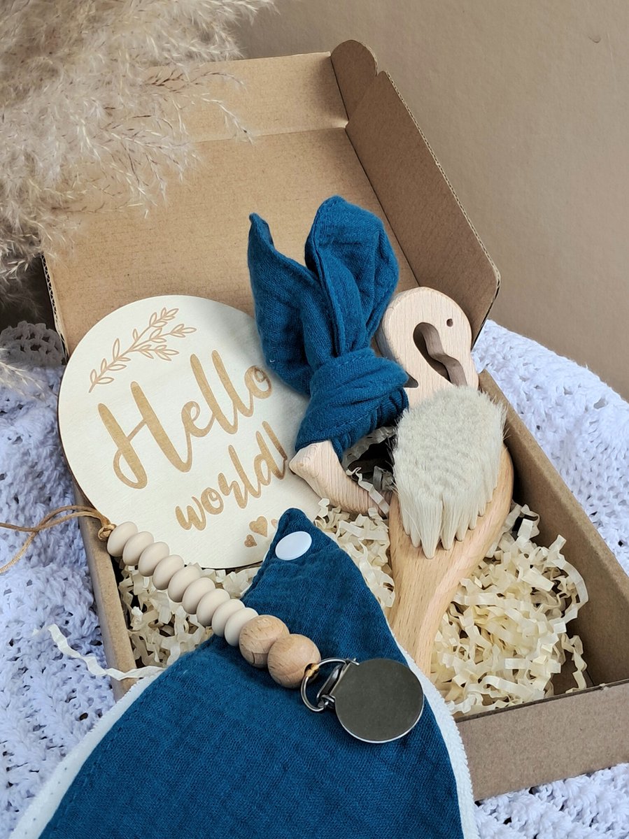 Goedkoopste Giftset Blauw Boy - Slabbetje - Kam - Speenkoord - Rammelaar - Kraamcadeau - Babyshower 0 jaar cadeau - Geschenkset jongen - Kraampakket - Baby