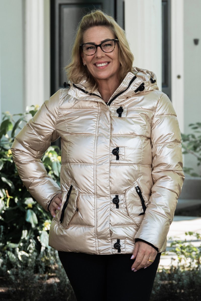 Korte dames winterjas - Gewatteerd en getailleerd - Champagne - Maat 40