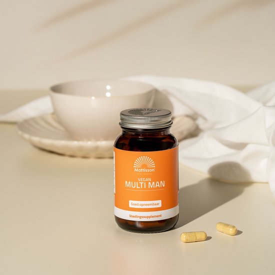 Bruine glazen pot met MATTISSON HEALTHSTYLE VEGAN MULTI MAN, met twee capsules ernaast.