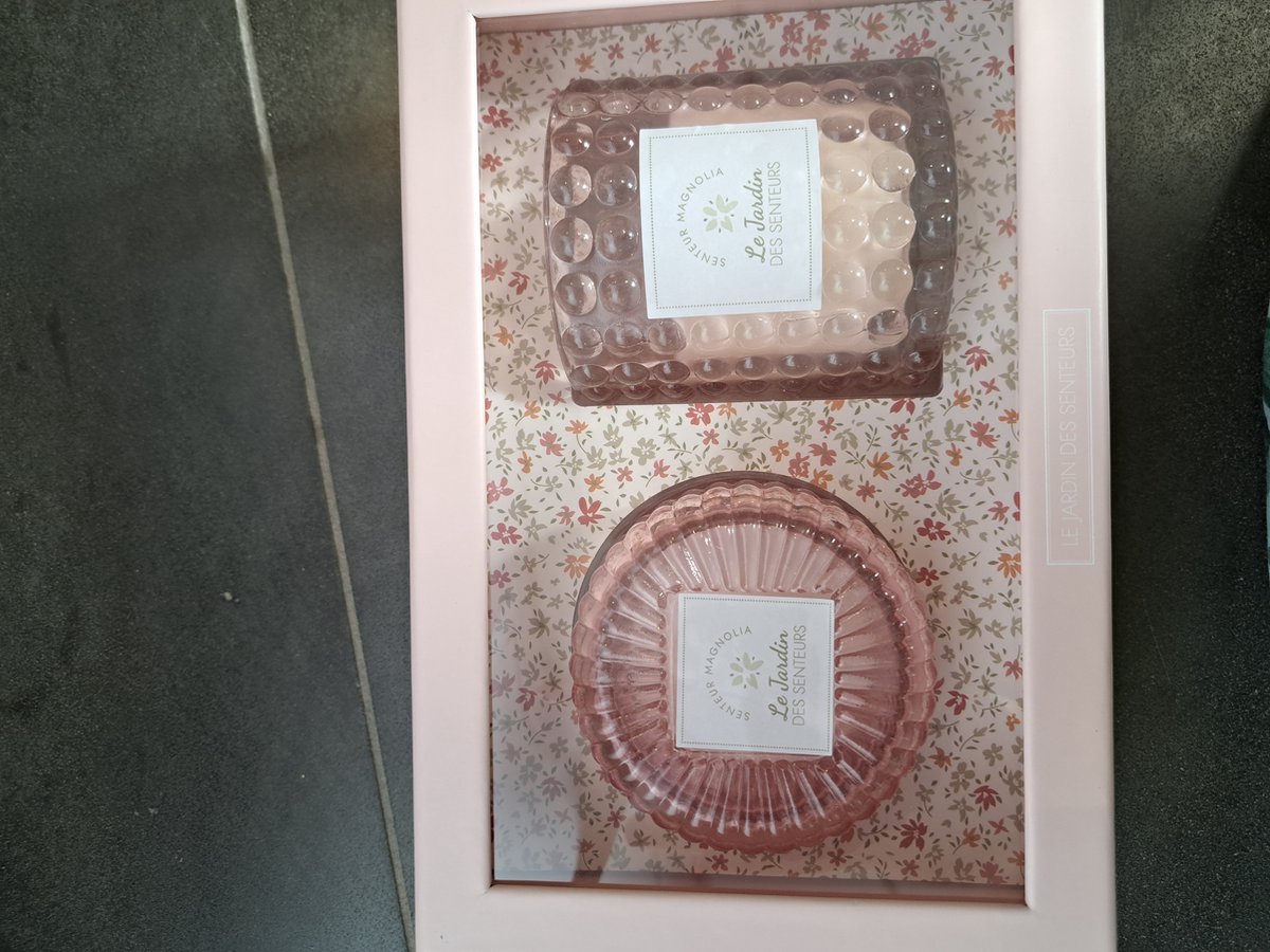 geschenk set geurkaarsen magnolia - 2 stuks -geschenk verpakking - leuk kado - kerst - moeder dag - verjaardag - vriendin