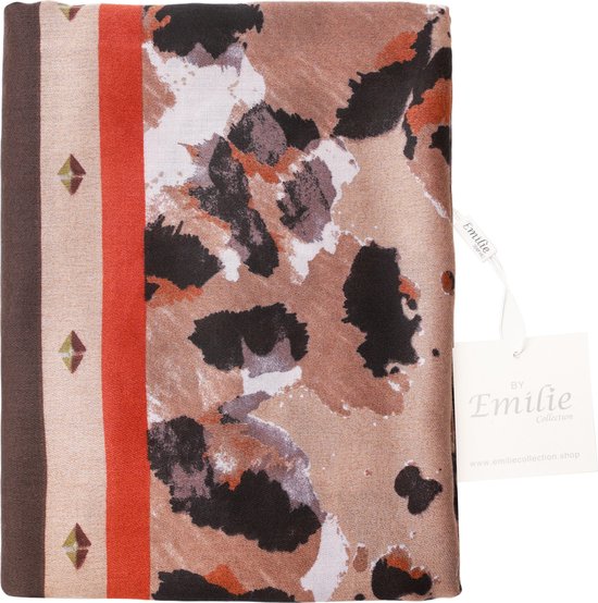 Écharpe pliée avec imprimé léopard marron-beige et rayures avec losanges rouges, orange et verts.