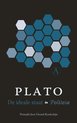 Boek "PLATO De ideale staat Politeia" met een patroon van blauwe en witte zeshoeken.