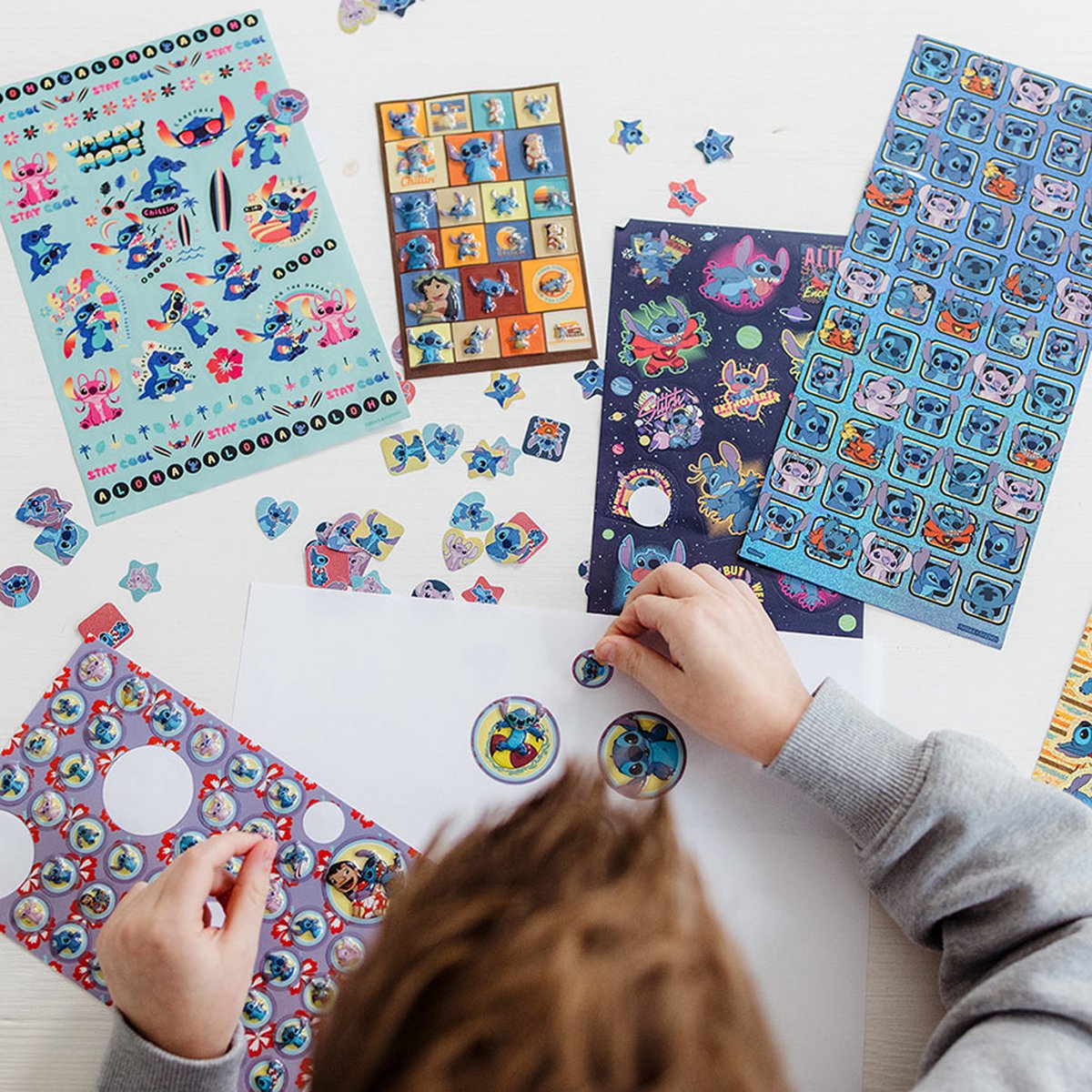Disney Stitch stickers - Totum super stickerset XL 7 vellen | speelgoed knutselen en stickeren meisjes en jongens - incl. luxe stickers en spelletjes — afbeelding 16