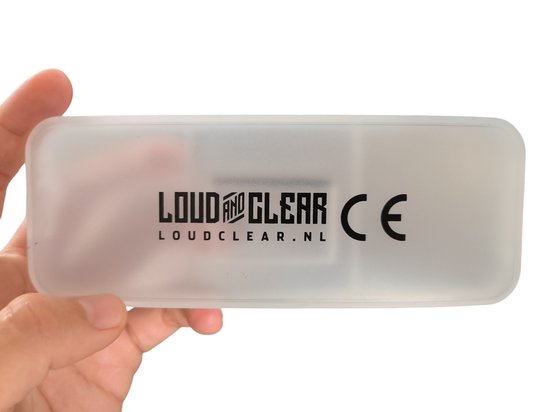 Transparante brillenkoker met 'Loud and Clear' logo en CE-keurmerk.