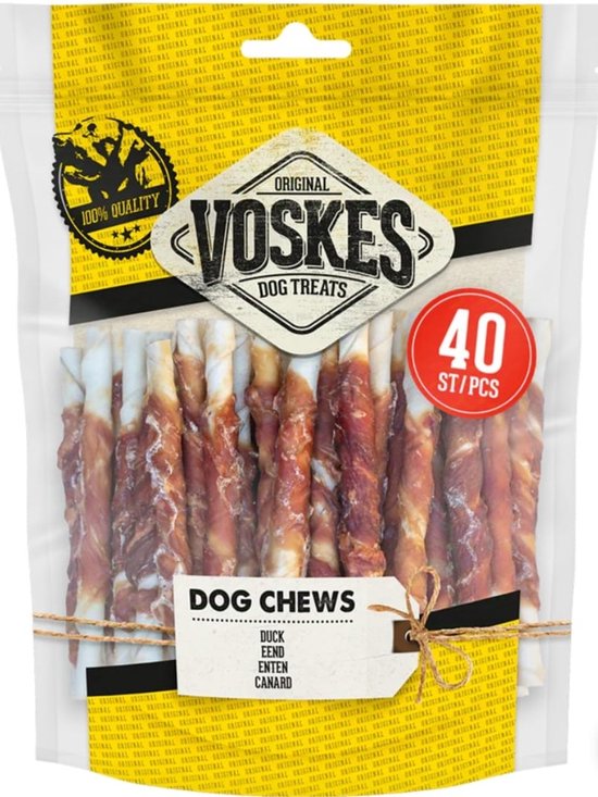 Voskes hondenkluiven: 40 stuks van gedroogde eend omwikkeld met vlees. Op de verpakking staat "Voskes Dog Treats" en "40 ST/PCS".