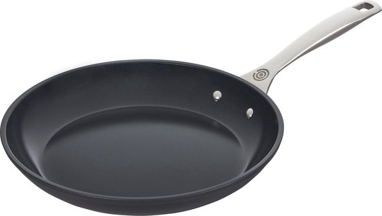 Le Creuset Koekenpan Essential Non-Stick Ceramic - Ø 28 cm - Keramische Antiaanbaklaag - Geschikt voor Inductie, Gas, Elektrisch en Oven - PFAS-vrij - Duurzaam en Makkelijk te Reinigen - Ideaal voor Gezond Koken met Minder Vet