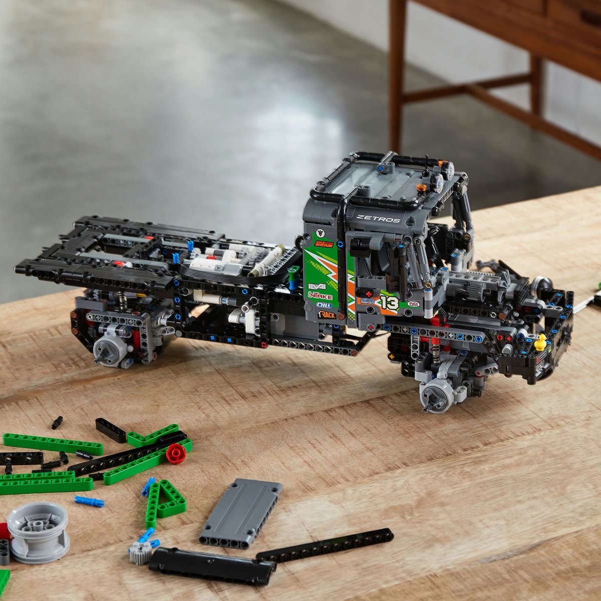 LEGO Technic 4x4 Mercedes-Benz Zetros Trial Truck met app-besturing 42129 — afbeelding 5