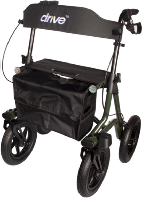 Groene rollator met vier wielen, zitje, tas en de tekst 'drive' op de rugleuning.