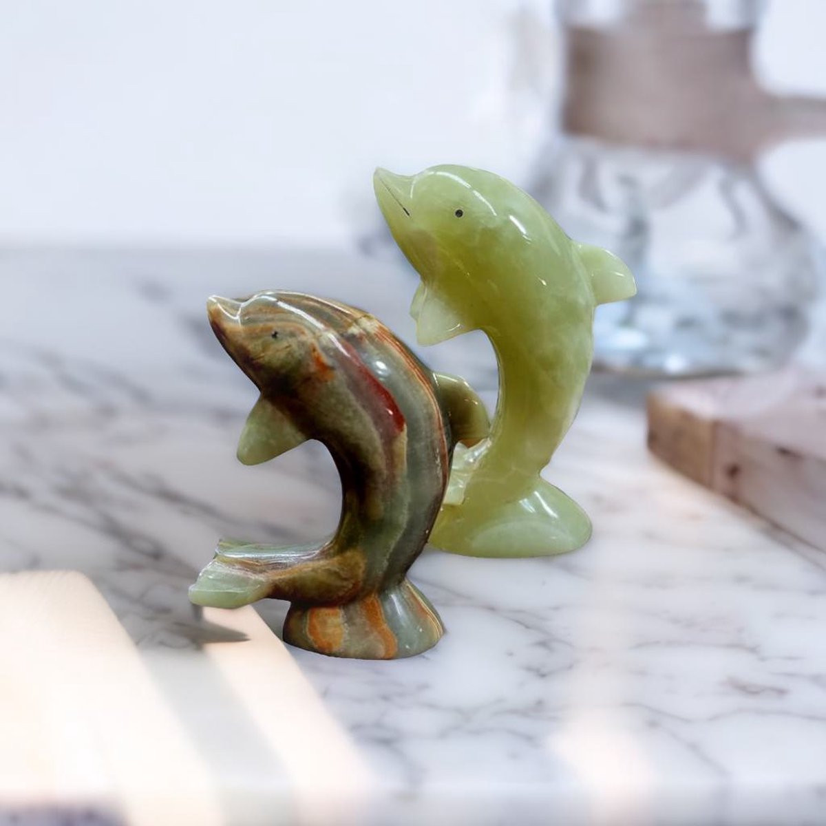 Exclusieve Groen Marmeren Dolfijn - Sculptuur van Natuurlijke Elegantie