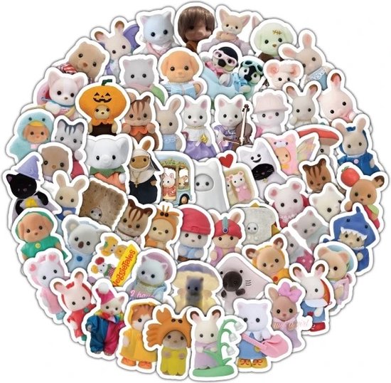 Een cirkelvormig sticker vel met schattige bosdieren stickers, waaronder een pompoen en dieren in outfits.
