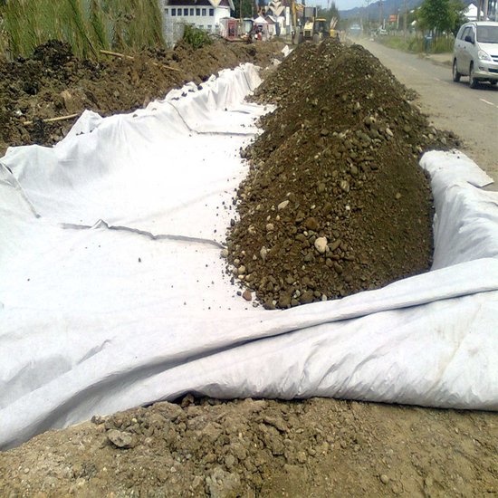 Non-woven anti Worteldoek - Gronddoek - Geotextiel drukverdeeldoek - Drainagevlies Geovlies - Tuinvlies - waterdoorlatend -5 x 1.50 mtr - 120 gr p/m²