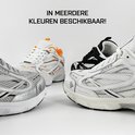 Groepering van witte, witte met oranje, en zwarte sneakers met "DUTCH'D" logo.