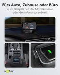 GooBay draadloze oplader in een auto op het dashboard, in de middenconsole en met een smartphone erop.