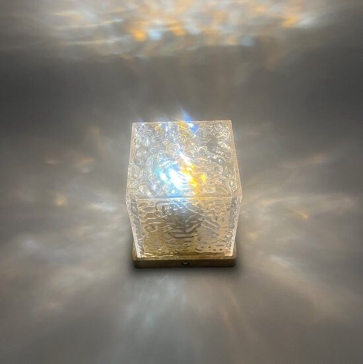 Aynlights® - 2025 - Wave Cube Projector - HOUT VERSIE - Noorderlicht Projector -Cube Lamp - Draadloos Model - Crystal Lamp - Luxe- Wave Lamp - Wave Cube - Ripple Light - Ocean Projector - Aurora - Sterren Projector - 1 JAAR GARANTIE – foto 6