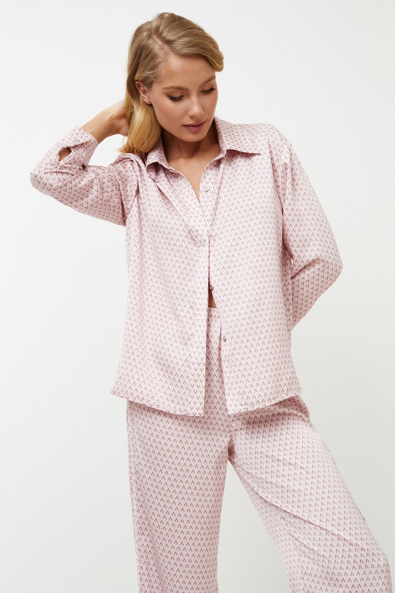Aruelle Roze damespyjama set-pyjamashirt met lange mouw-knoopsluiting-lange broek
