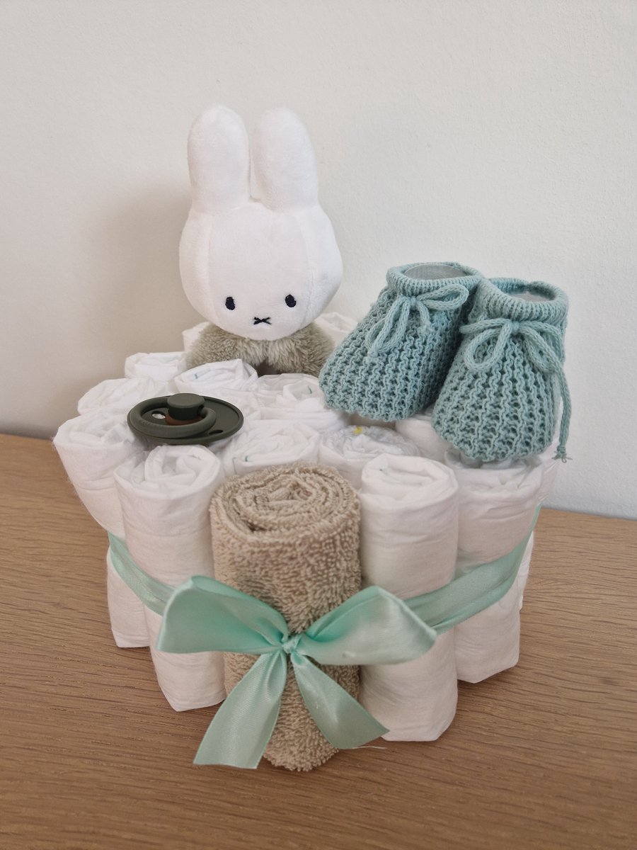 Goedkoopste Luiertaart small met nijntje rammelaar neutraal - babyshower- kraamcadeau