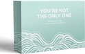 Een lichtgroene gesloten speldoos met de titel 'YOU'RE NOT THE ONLY ONE' en golvend patroon.