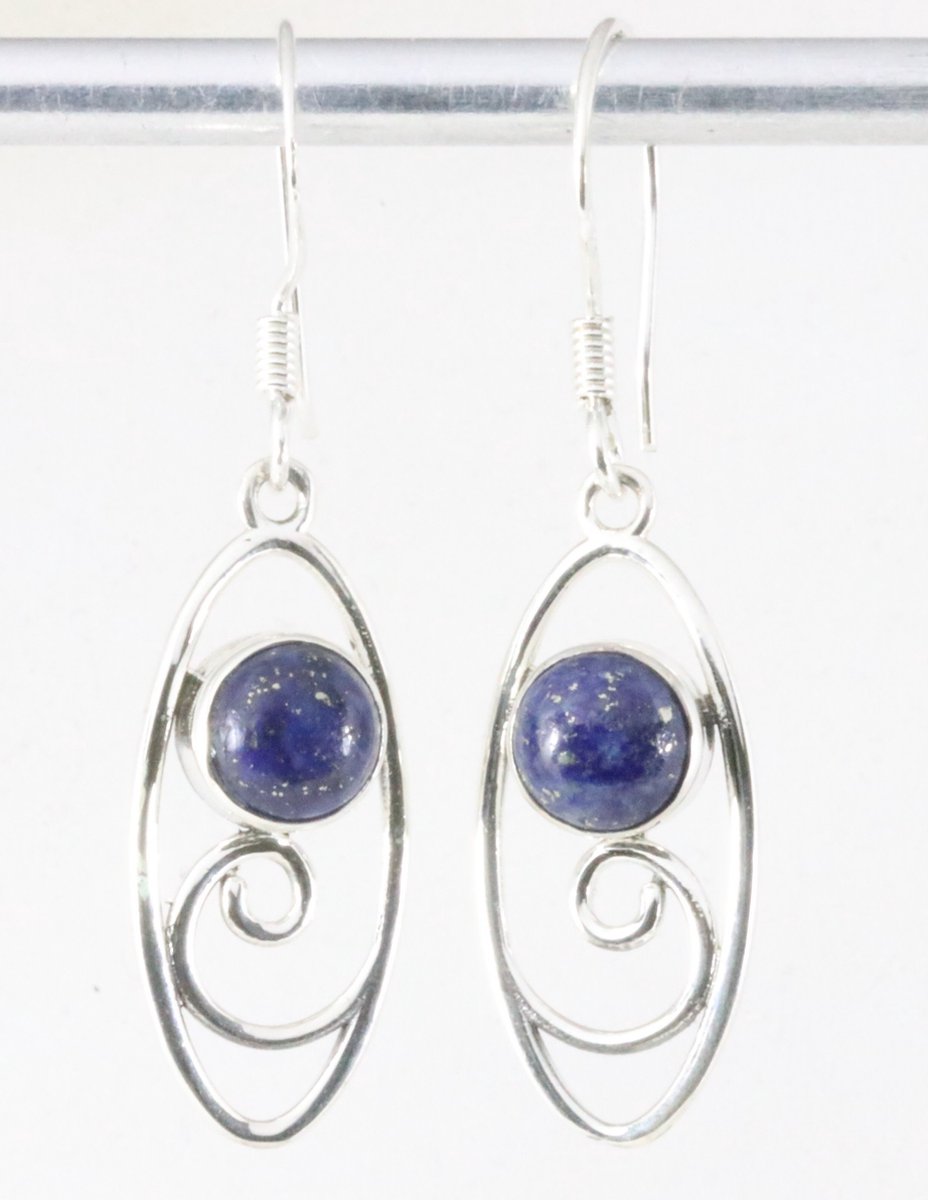 Opengewerkte zilveren oorbellen met lapis lazuli