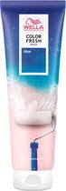 Blauwe Wella Color Fresh Mask tube met een roller en verfspat.