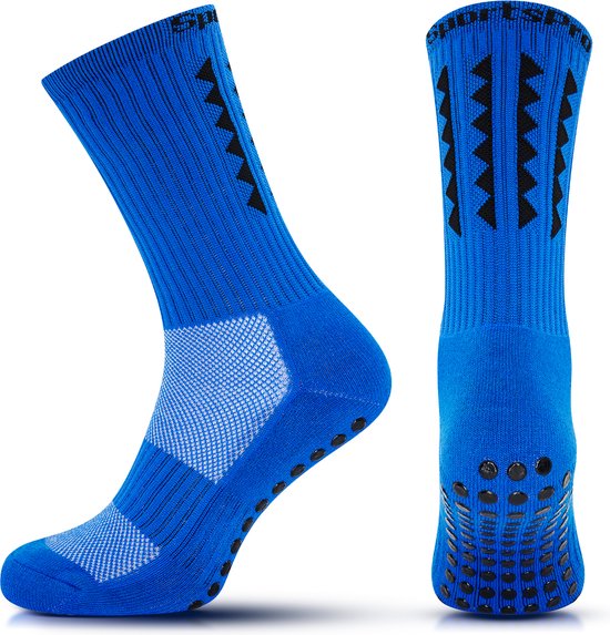 Paire de chaussettes de sport bleues, l'une vue de côté avec les crampons antidérapants, l'autre vue de face.