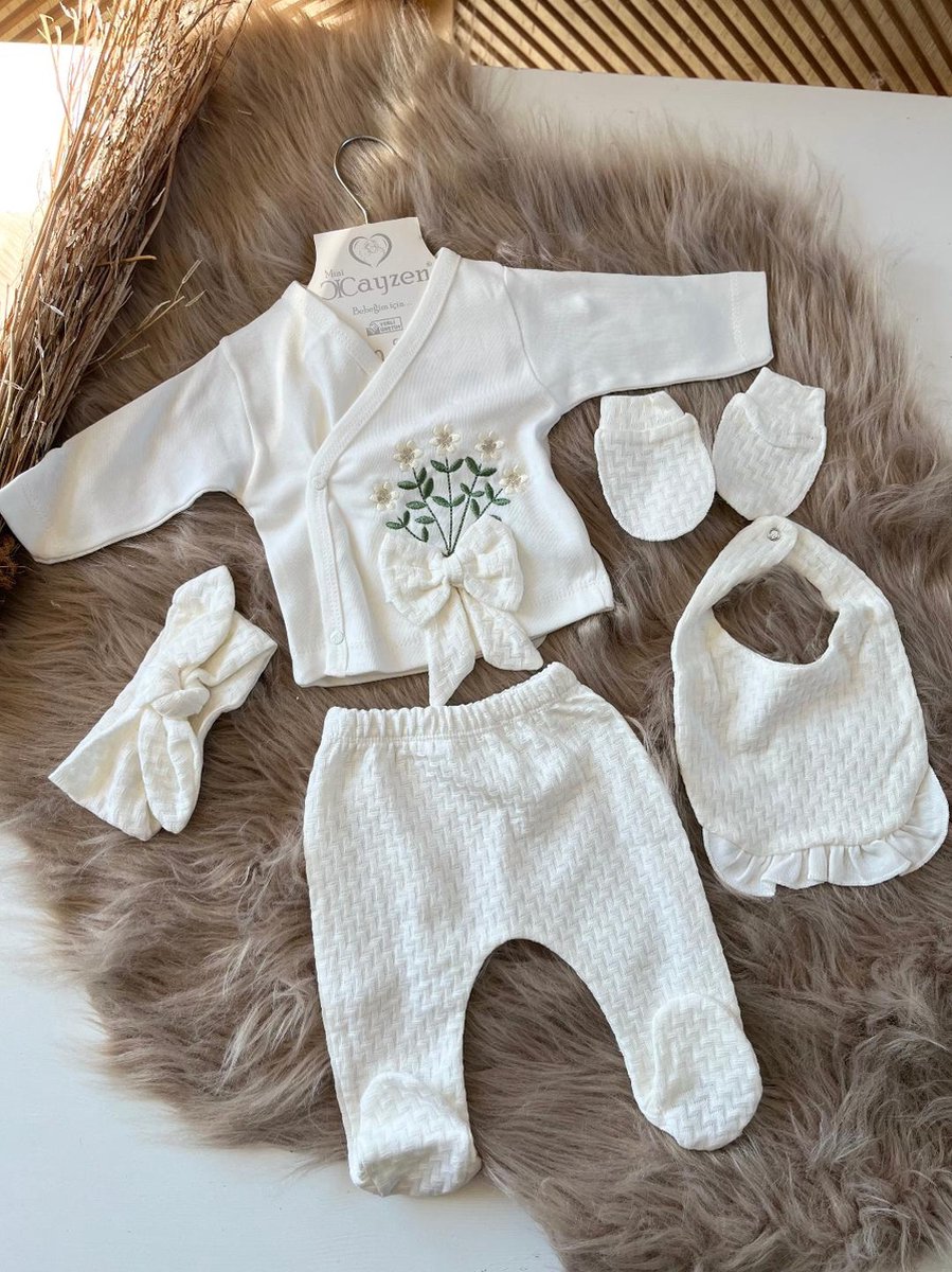 Goedkoopste luxe kraamcadeau-geschenkset- newborn - 5 delige babyset - baby pyjama meisje- babyshower -kleur ivoor wit-bloemenmotief-gevoelige huid-anti-allergie- 100 katoen-100 naturel-nikkelvrij-0 tem 3 maanden- maat 56cm/62cm