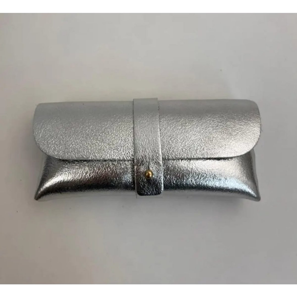 Zonnebrilhoes Zilver Metallic - Echt leer 100% - 16 x 8 cm - Accessoire - Zonnebril - Modern - Hip - Trendy - Trendsetter Wauw - Fashion Trending Handig Gadget - Sunglasses Wallet - Zon - Lente Zomer - Accessoires - Dames - Heren - Kinderen - Vrouw