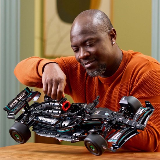LEGO Technic Mercedes-AMG F1 W14 E Performance, Voiture de Course, Set à Construire, Réplique Détaillée, Cadeau pour Hommes et Femmes, Véhicule Miniature, Décoration pour le Bureau ou la Maison 42171
