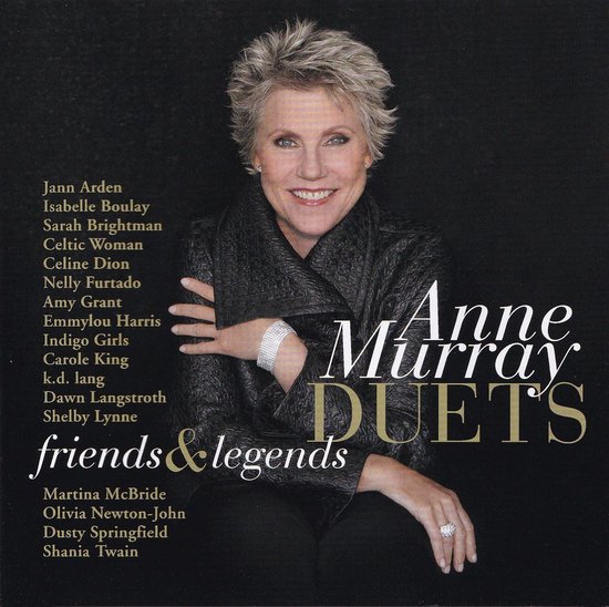 Anne Murray met de titel 'Duets: Friends & Legends'. Ze draagt een zwart geweven jasje en glimlacht.